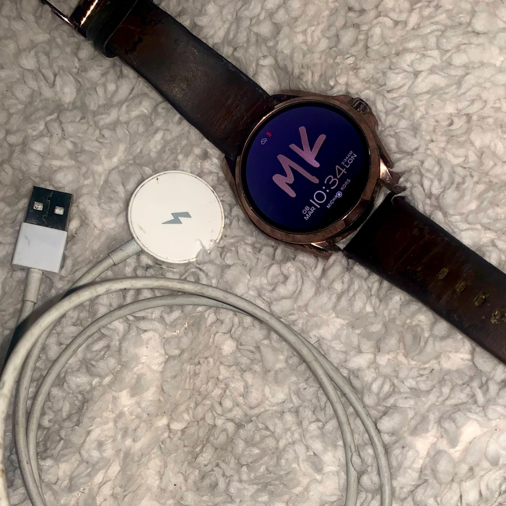 Micheal kors smart watch. Model: Bradshaw 0521. Rose gold face